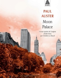 Madame lit <em>Moon Palace</em> de Paul Auster